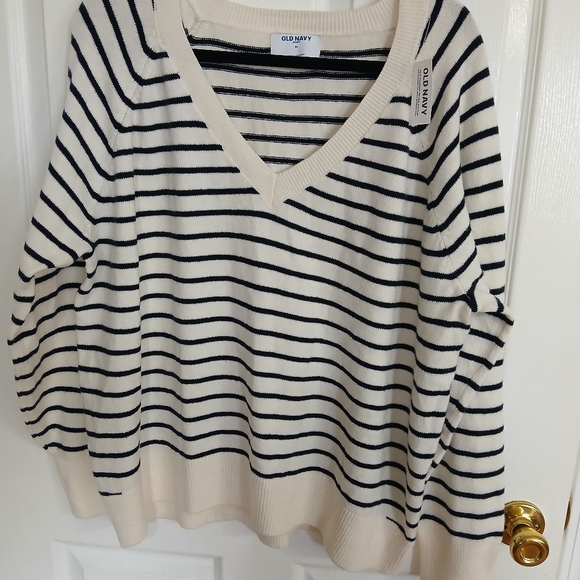 Old Navy Cream And Black Striped V Neck Sweater NWT Size XL Academia Casual - Picture 2 of 7